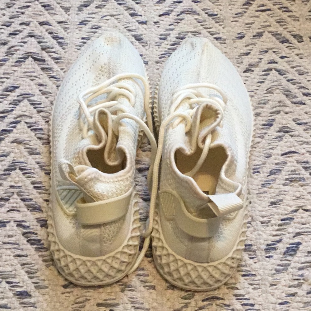 Sneakers - Picture 2 of 3